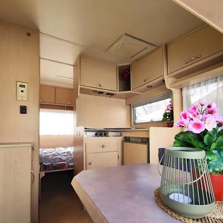 Campsite Holiday - Przyczepa Dla 4 Osob